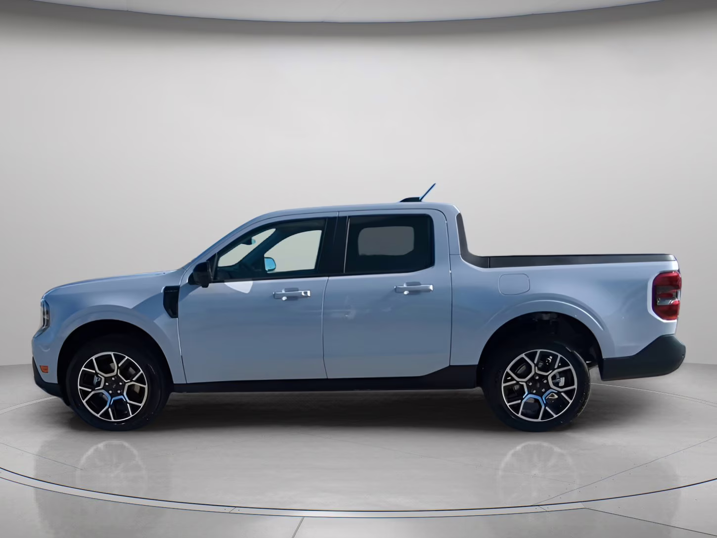 2026 Space White Metallic Ford Maverick LARIAT Crew Cab Pickup AWD Truck