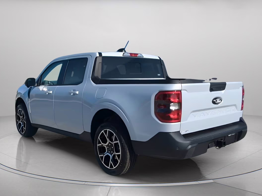 2026 Space White Metallic Ford Maverick LARIAT Crew Cab Pickup AWD Truck