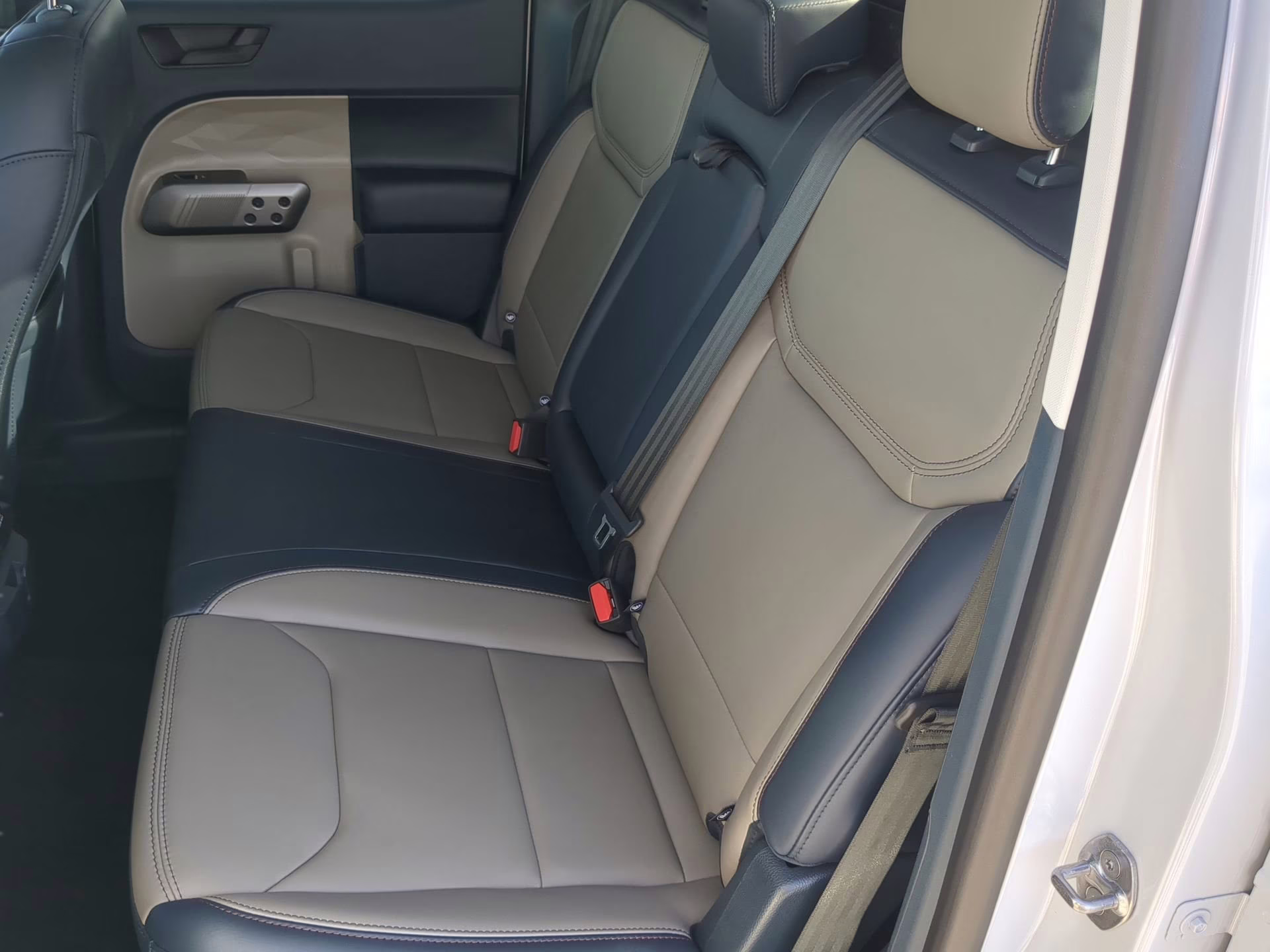 2026 Space White Metallic Ford Maverick LARIAT Crew Cab Pickup AWD Truck