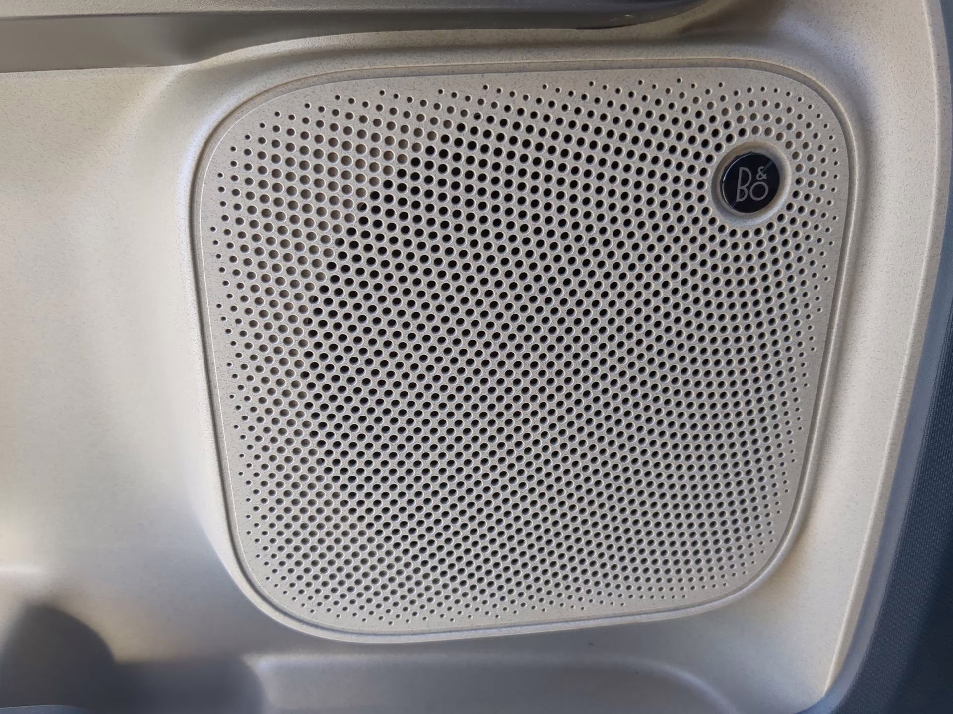 2026 Space White Metallic Ford Maverick LARIAT Crew Cab Pickup AWD Truck