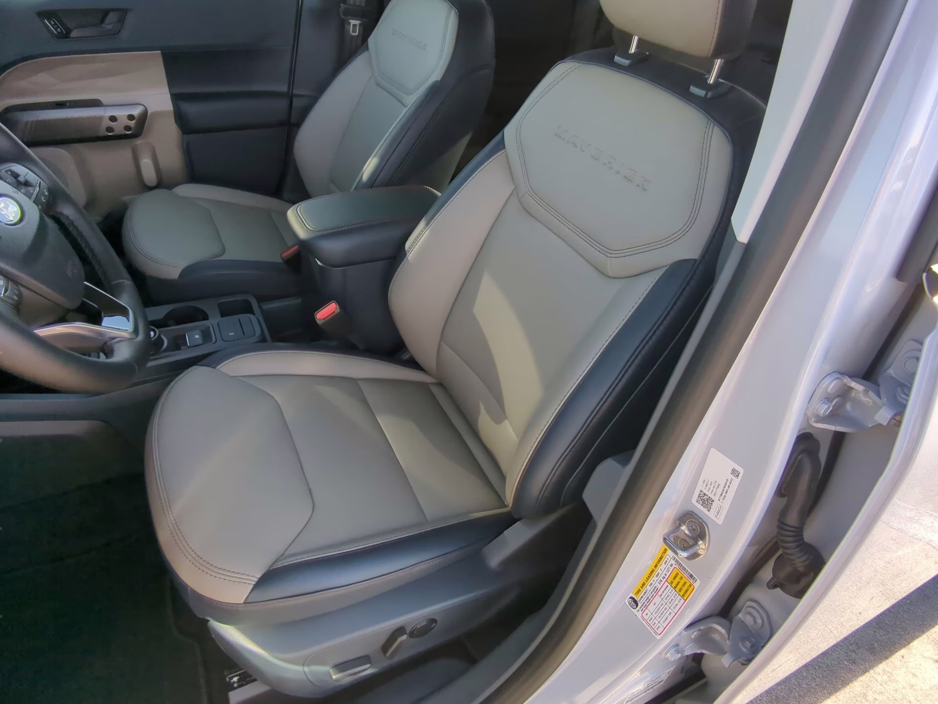 2026 Space White Metallic Ford Maverick LARIAT Crew Cab Pickup AWD Truck