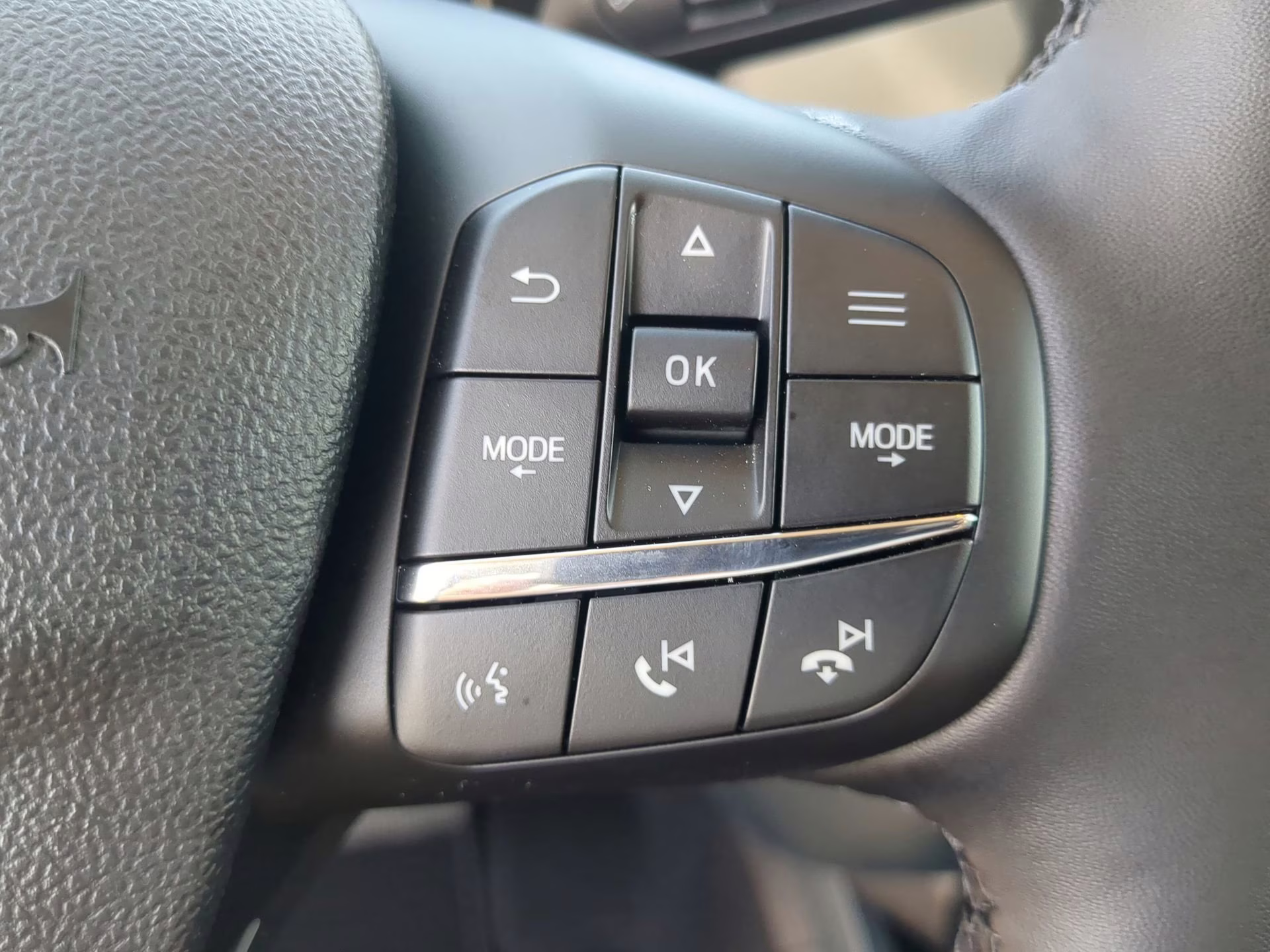 2026 Space White Metallic Ford Maverick LARIAT Crew Cab Pickup AWD Truck