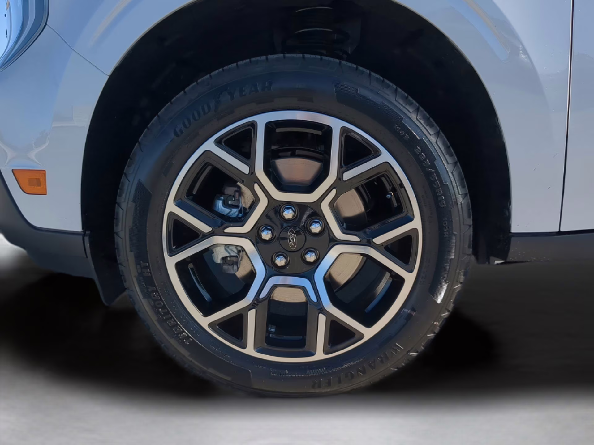 2026 Space White Metallic Ford Maverick LARIAT Crew Cab Pickup AWD Truck