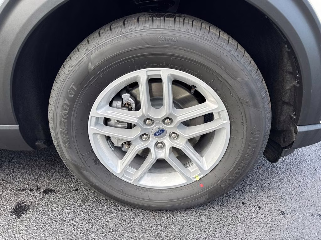 2026 Star White Metallic Tri-Coat Ford Explorer Active RWD SUV