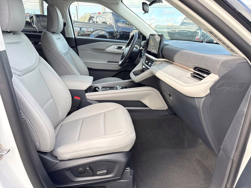 2026 Star White Metallic Tri-Coat Ford Explorer Active RWD SUV