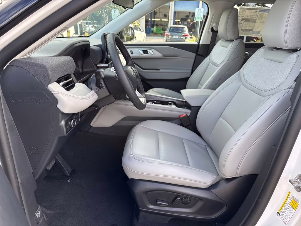 2026 Star White Metallic Tri-Coat Ford Explorer Active RWD SUV