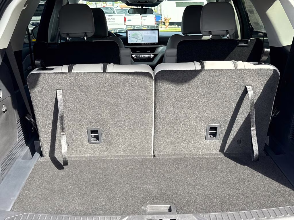 2026 Star White Metallic Tri-Coat Ford Explorer Active RWD SUV