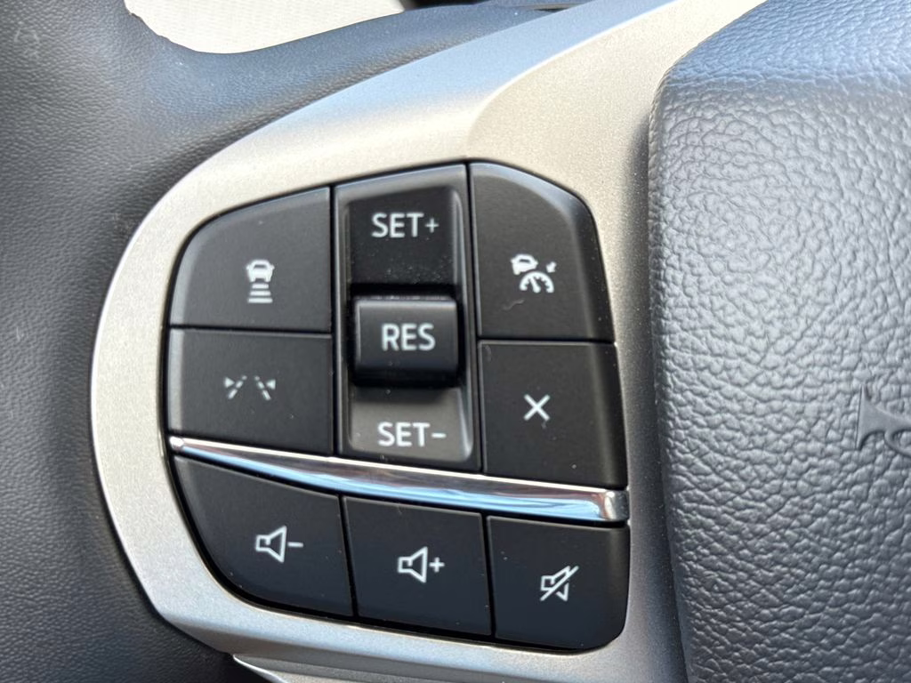 2026 Star White Metallic Tri-Coat Ford Explorer Active RWD SUV