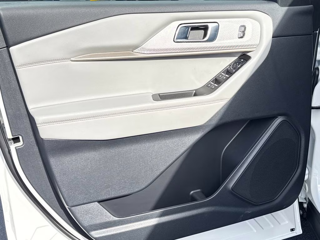 2026 Star White Metallic Tri-Coat Ford Explorer Active RWD SUV