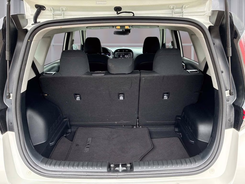 2023 Snow White Pearl Kia Soul LX FWD Hatchback