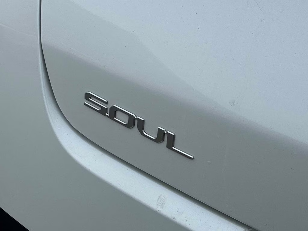2023 Snow White Pearl Kia Soul LX FWD Hatchback