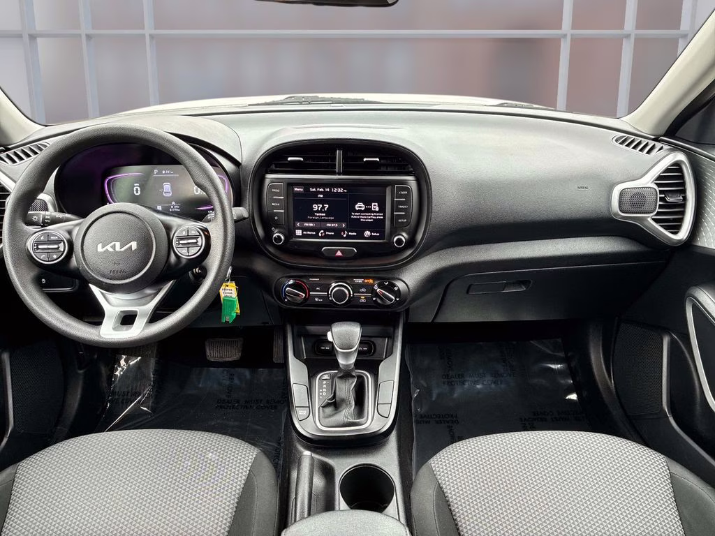 2023 Snow White Pearl Kia Soul LX FWD Hatchback