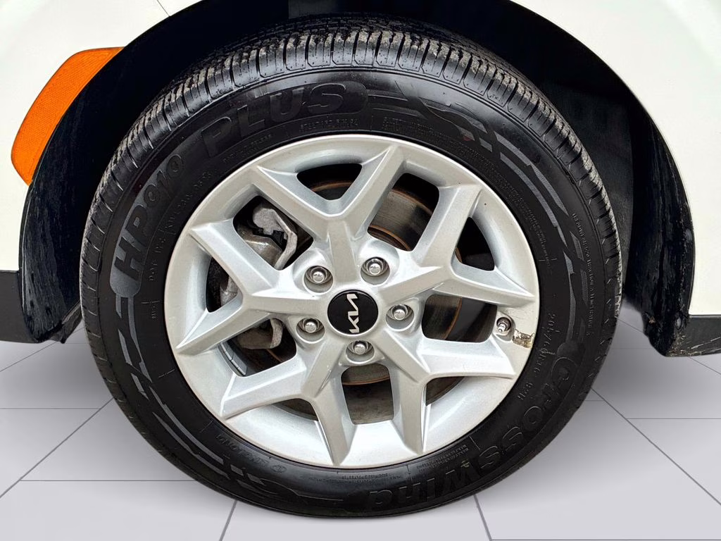 2023 Snow White Pearl Kia Soul LX FWD Hatchback