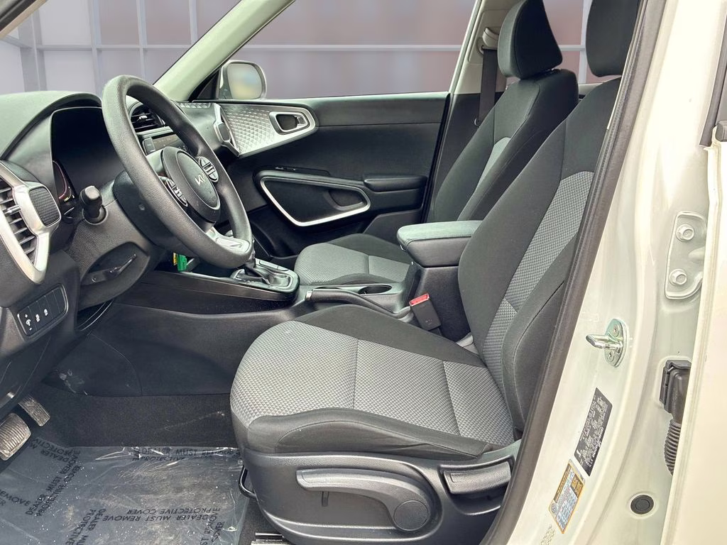 2023 Snow White Pearl Kia Soul LX FWD Hatchback