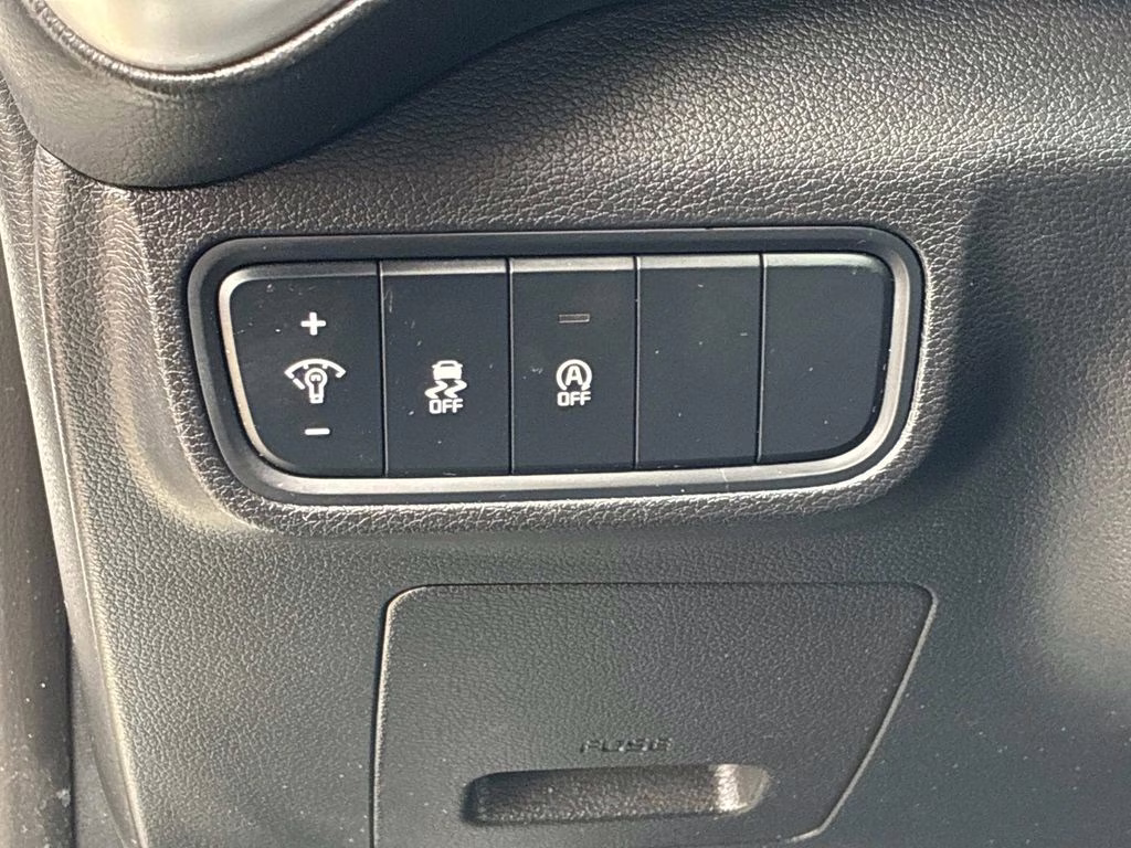 2023 Snow White Pearl Kia Soul LX FWD Hatchback