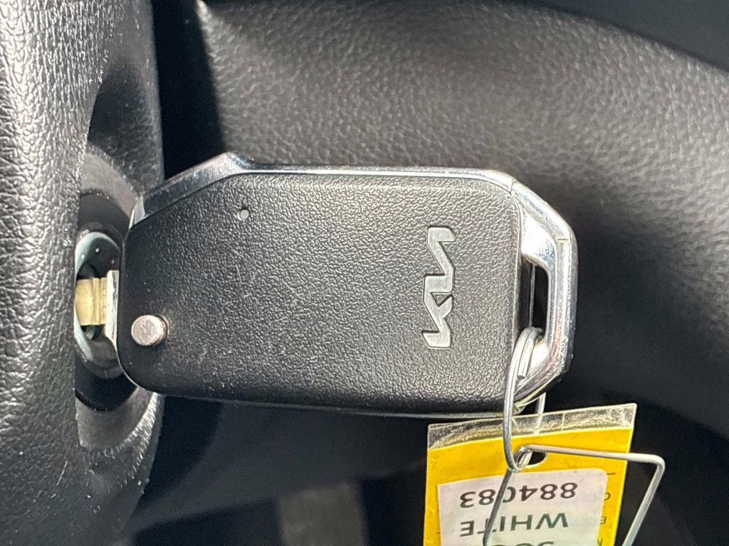 2023 Snow White Pearl Kia Soul LX FWD Hatchback