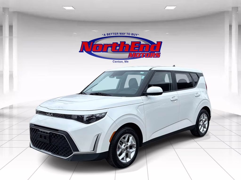 2023 Snow White Pearl Kia Soul LX FWD Hatchback