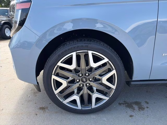 2026 Glacier Gray Metallic Tri-Coat Ford Expedition Platinum 4X4 SUV