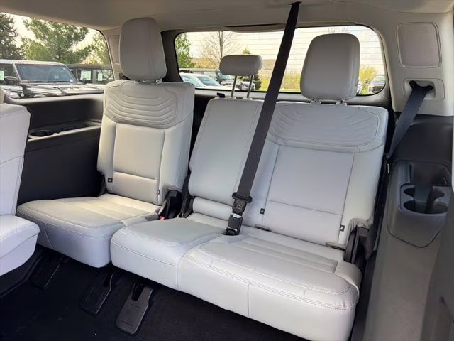 2026 Glacier Gray Metallic Tri-Coat Ford Expedition Platinum 4X4 SUV