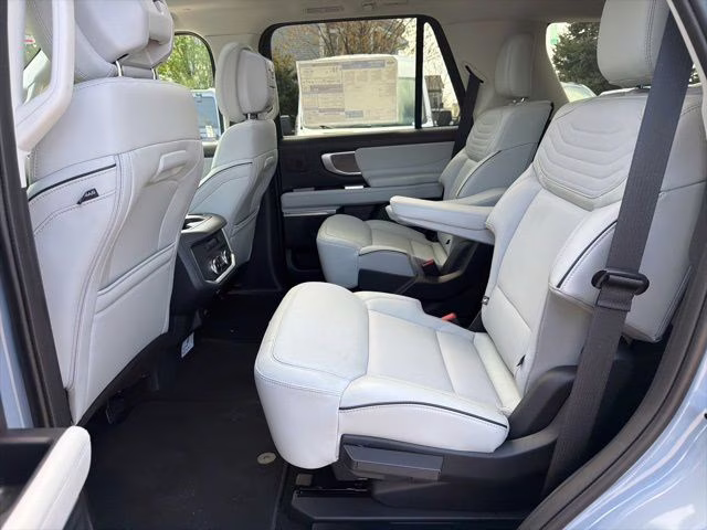 2026 Glacier Gray Metallic Tri-Coat Ford Expedition Platinum 4X4 SUV