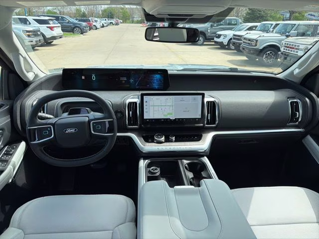 2026 Glacier Gray Metallic Tri-Coat Ford Expedition Platinum 4X4 SUV