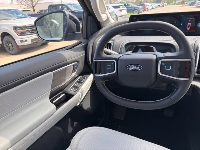 2026 Glacier Gray Metallic Tri-Coat Ford Expedition Platinum 4X4 SUV