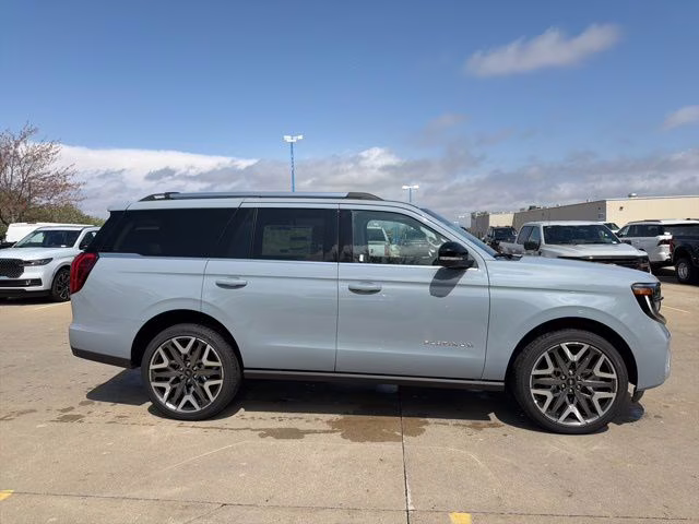 2026 Glacier Gray Metallic Tri-Coat Ford Expedition Platinum 4X4 SUV