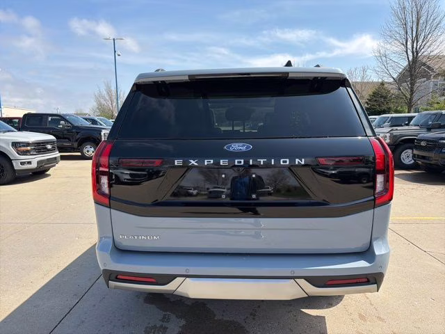 2026 Glacier Gray Metallic Tri-Coat Ford Expedition Platinum 4X4 SUV