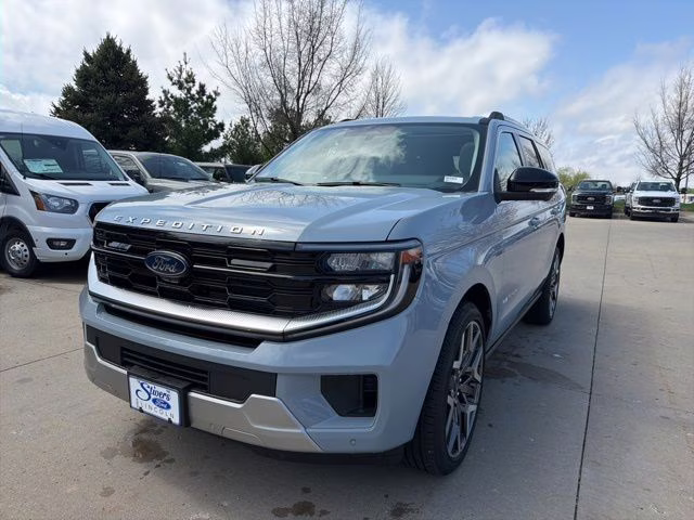 2026 Glacier Gray Metallic Tri-Coat Ford Expedition Platinum 4X4 SUV
