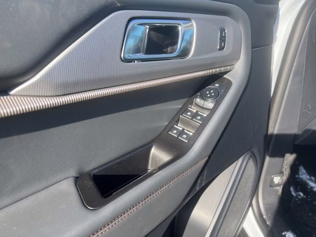 2026 Space White Metallic Ford Explorer Active 4X4 SUV