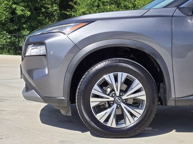 2022 Gun Metallic Nissan Rogue SV AWD SUV