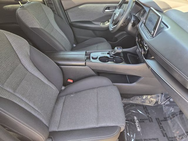 2022 Gun Metallic Nissan Rogue SV AWD SUV