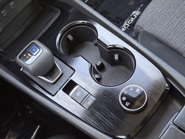 2022 Gun Metallic Nissan Rogue SV AWD SUV
