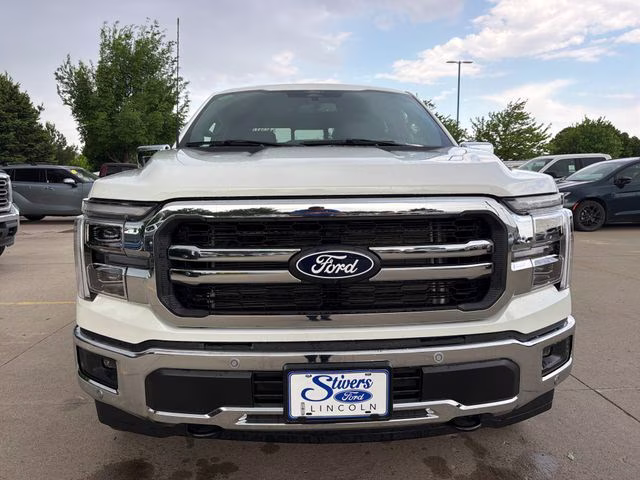 2026 Star White Metallic Tri-Coat Ford F-150 Lariat 4X4 Truck