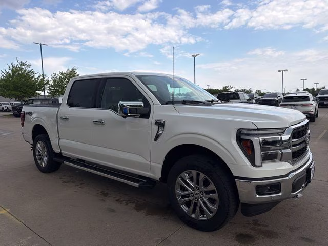 2026 Star White Metallic Tri-Coat Ford F-150 Lariat 4X4 Truck