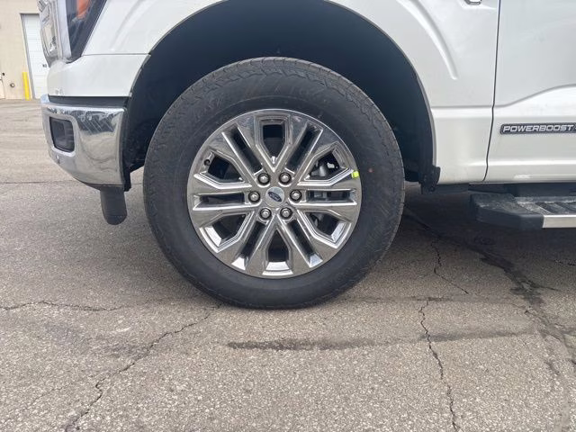 2026 Star White Metallic Tri-Coat Ford F-150 Lariat 4X4 Truck