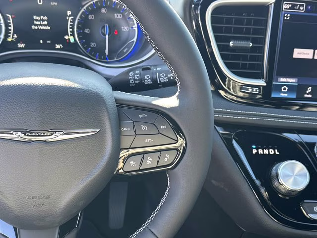 2026 Diamond Black Crystal Pearlcoat Chrysler Pacifica Select FWD Van