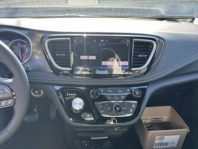 2026 Diamond Black Crystal Pearlcoat Chrysler Pacifica Select FWD Van