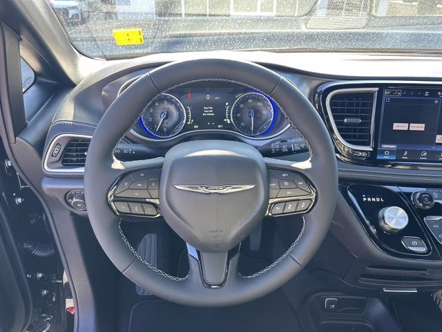 2026 Diamond Black Crystal Pearlcoat Chrysler Pacifica Select FWD Van