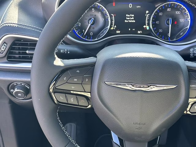 2026 Diamond Black Crystal Pearlcoat Chrysler Pacifica Select FWD Van