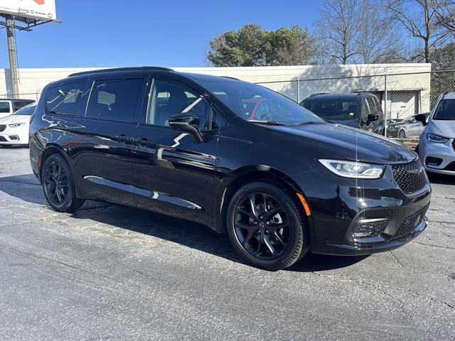 2026 Diamond Black Crystal Pearlcoat Chrysler Pacifica Select FWD Van