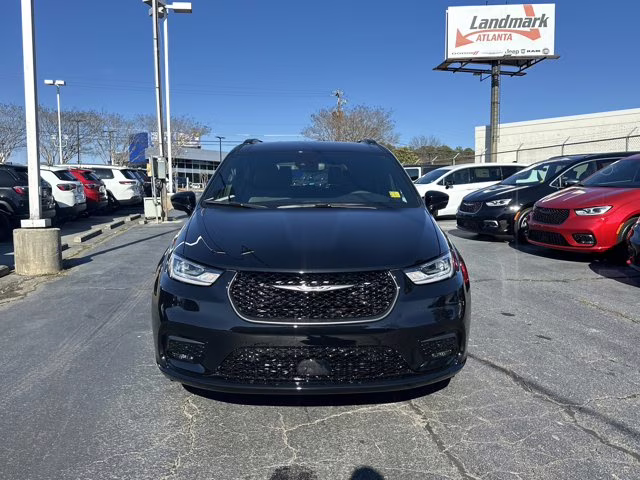 2026 Diamond Black Crystal Pearlcoat Chrysler Pacifica Select FWD Van
