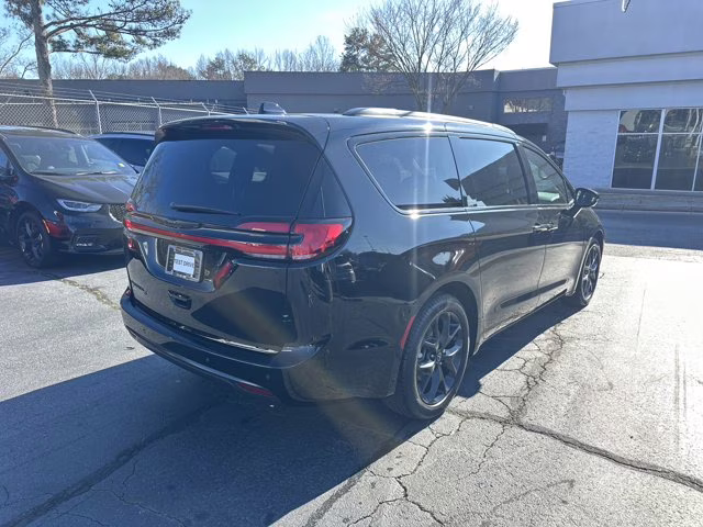 2026 Diamond Black Crystal Pearlcoat Chrysler Pacifica Select FWD Van