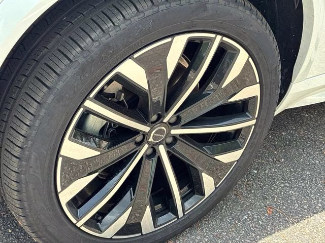 2026 Crystal White Volvo XC90 B6 Ultra 7-Seater AWD SUV