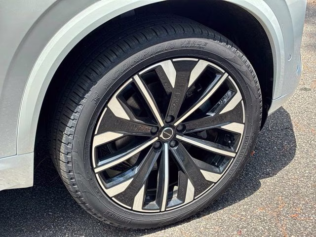 2026 Crystal White Volvo XC90 B6 Ultra 7-Seater AWD SUV