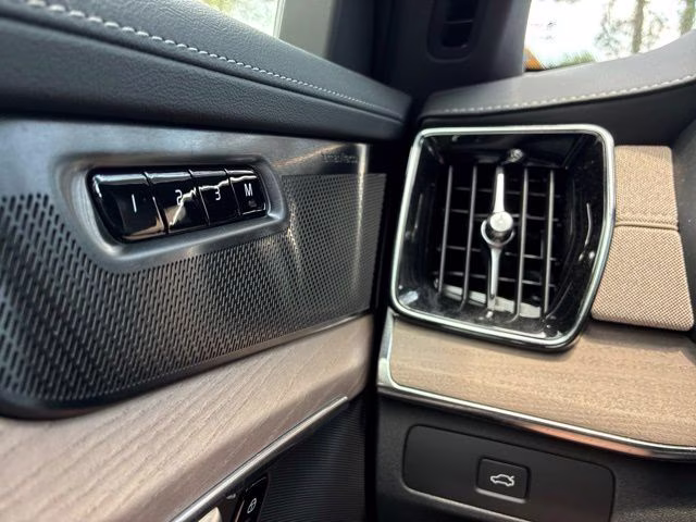 2026 Crystal White Volvo XC90 B6 Ultra 7-Seater AWD SUV