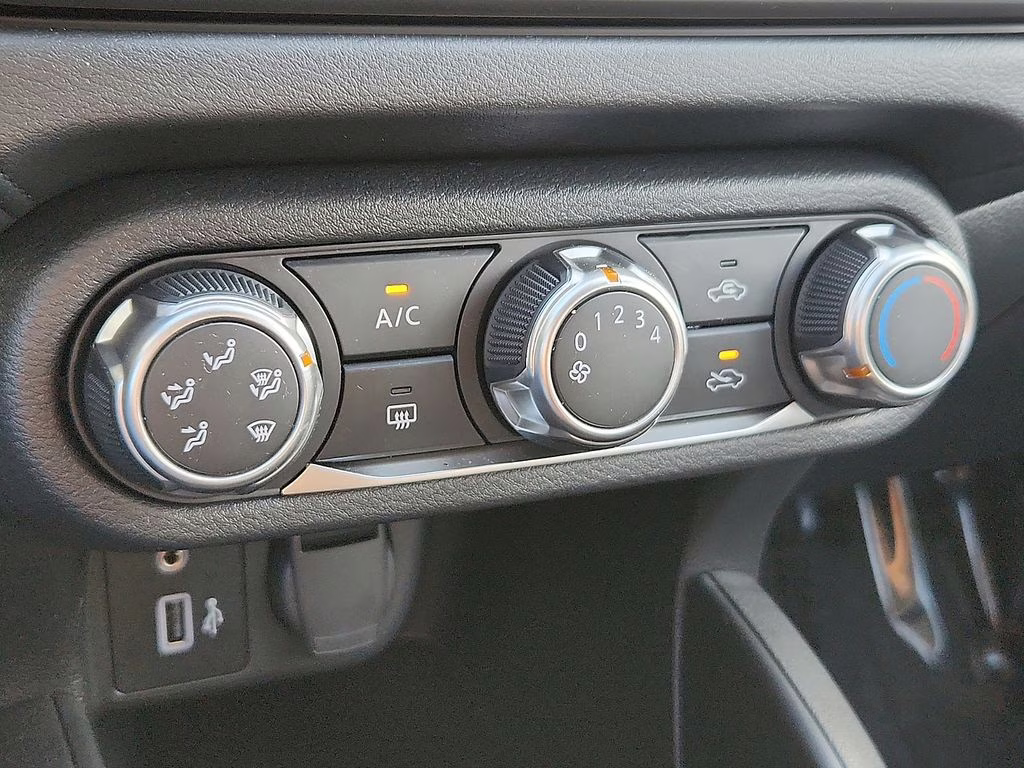 2025 Brilliant Silver Metallic Nissan Versa 1.6 S FWD Sedan