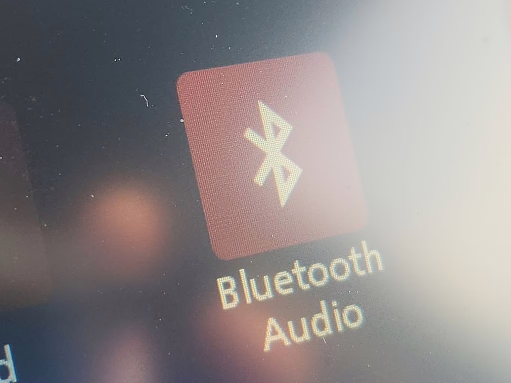 2025 Brilliant Silver Metallic Nissan Versa 1.6 S FWD Sedan