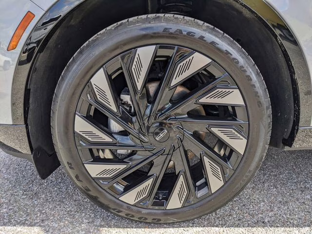 2025 Gray Metallic Lincoln Nautilus Reserve AWD SUV