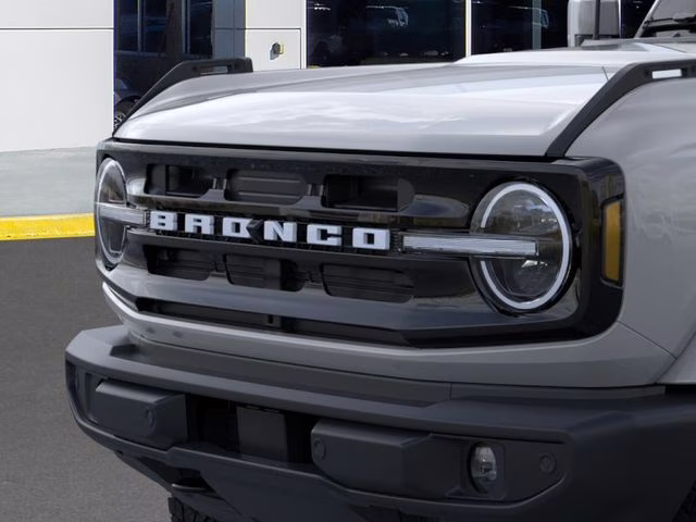 2026 Avalanche Gray Ford Bronco Outer Banks 4X4 SUV